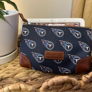 Dooney & Bourke Tennessee Titans pouch